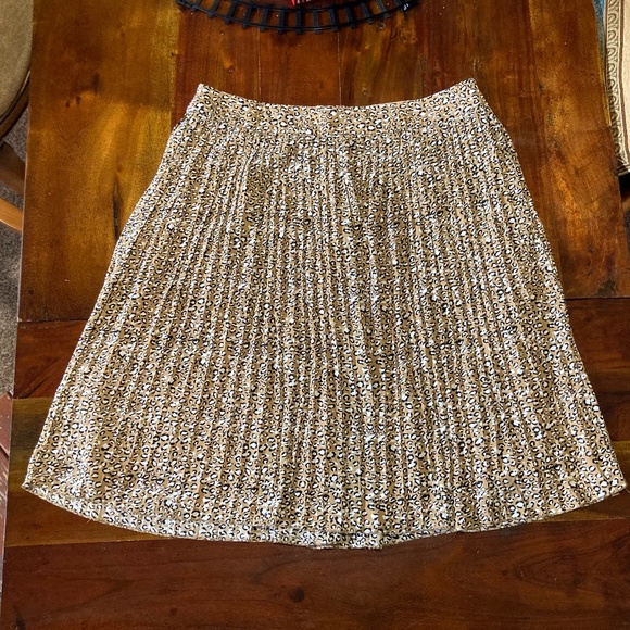 J. Crew Dresses & Skirts - J. Crew Leopard print pleated med length skirt